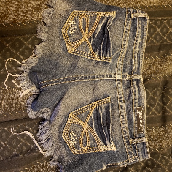 Red Rivet Distressed Shorts - Picture 2 of 2